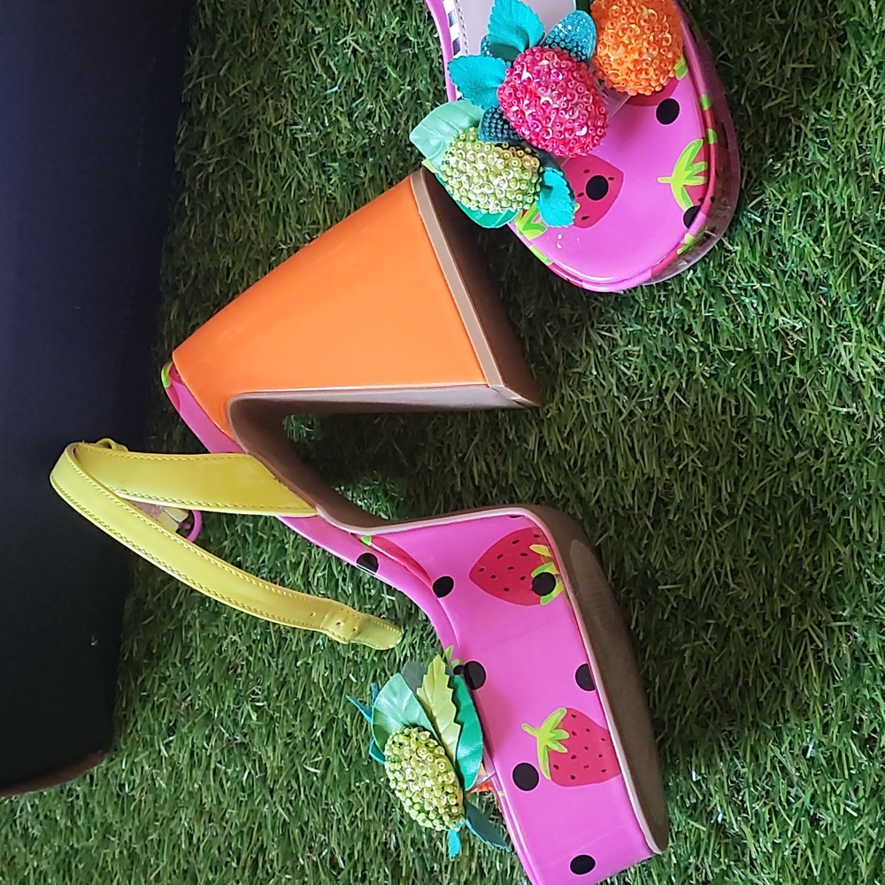 Betsy Johnson FRUIT Heels - Picture 7 of 14
